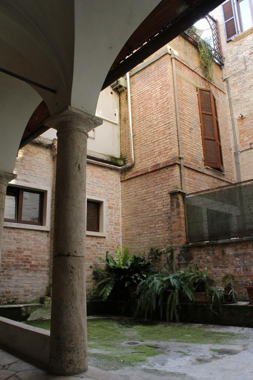 B&B Palazzo Migliani Ascoli Piceno Buitenkant foto