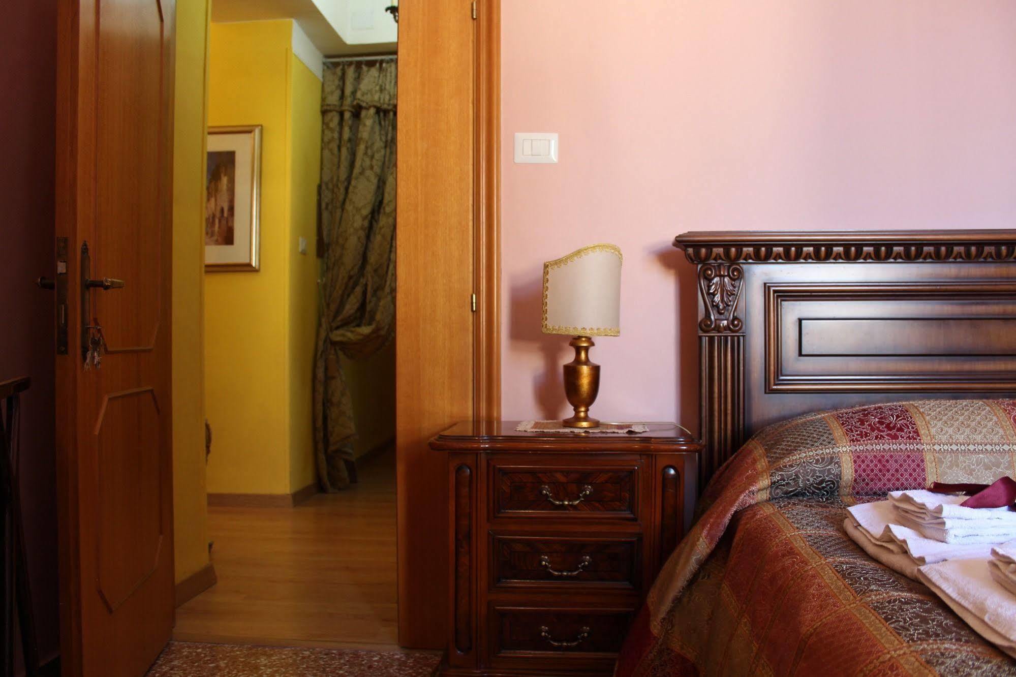 B&B Palazzo Migliani Ascoli Piceno Buitenkant foto